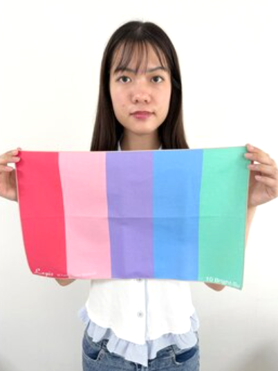 パーソナルカラー診断でブルベ夏(ブライトサマー)、骨格ウェーブ、顔タイプフェミニンと診断されたお客様