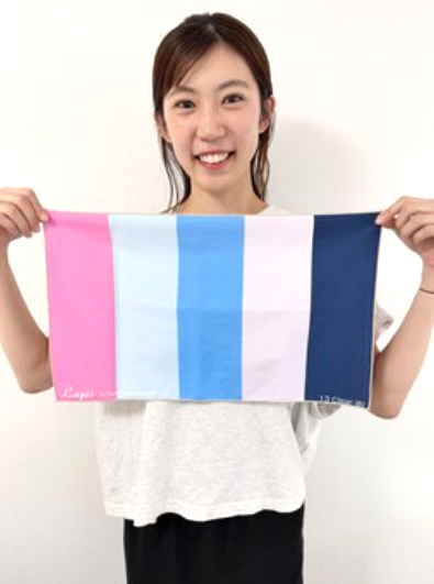 パーソナルカラー診断でブルベ冬(クリアウィンター)、骨格ナチュラル、顔タイプフェミニンと診断されたお客様